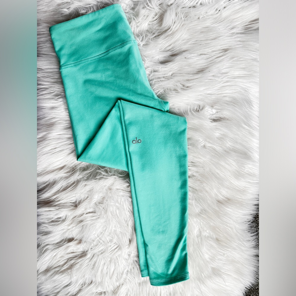Alo Yoga Airbrush Leggings - Mid rise waist - Neon Aqua Blue - Size Small